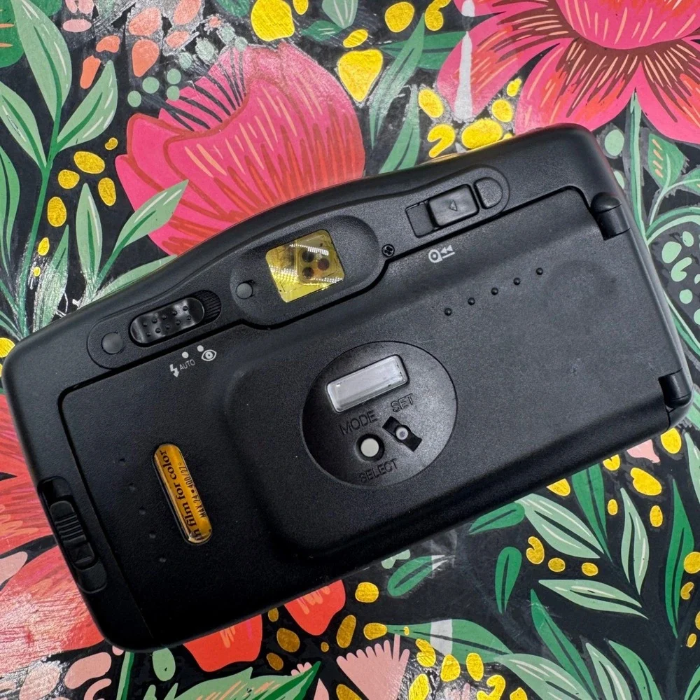 Fuji Discovery 90 Date 35mm Film Camera Auto Focus Macro Red-Eye Reduction Black